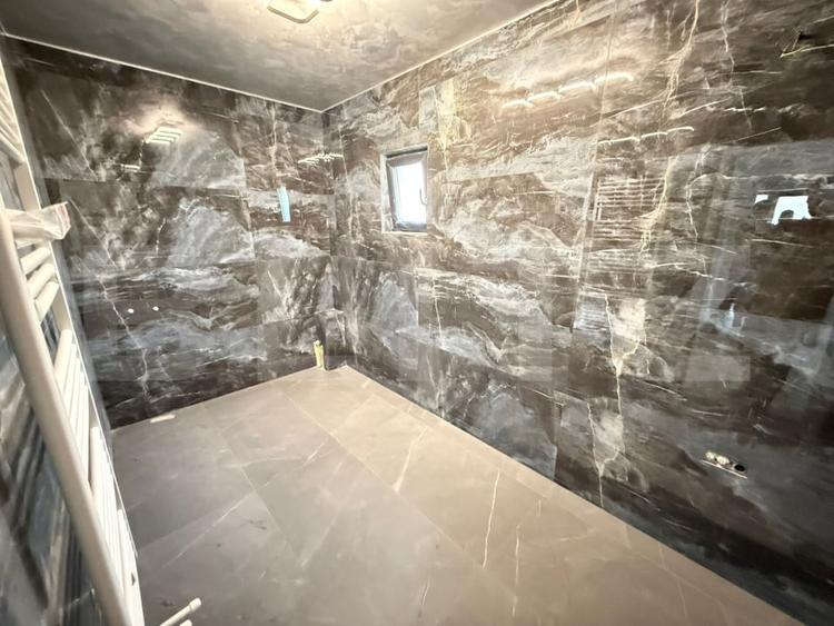 Casă individuală cu 5 camere cu Canalizare în Preajba