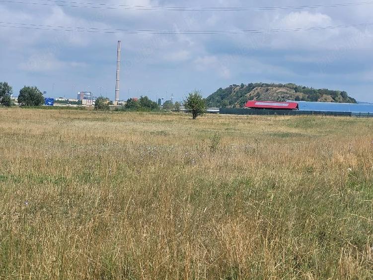 Teren de 7600 mp, în Central