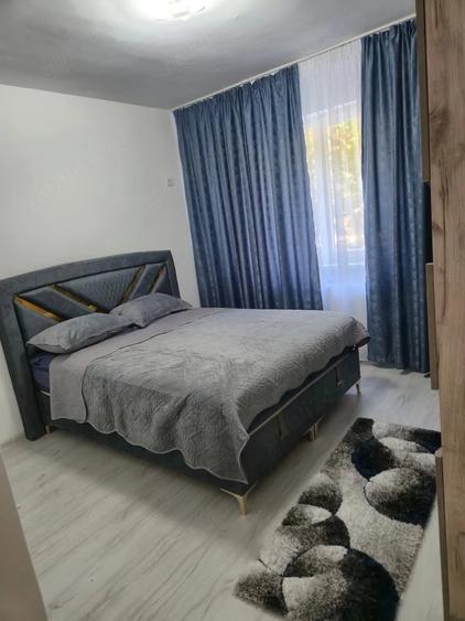 Garsonieră decomandată în Roșu
