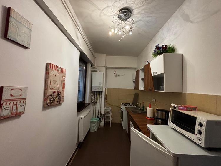 Apartament cu 3 camere decomandat, mobilat în Central