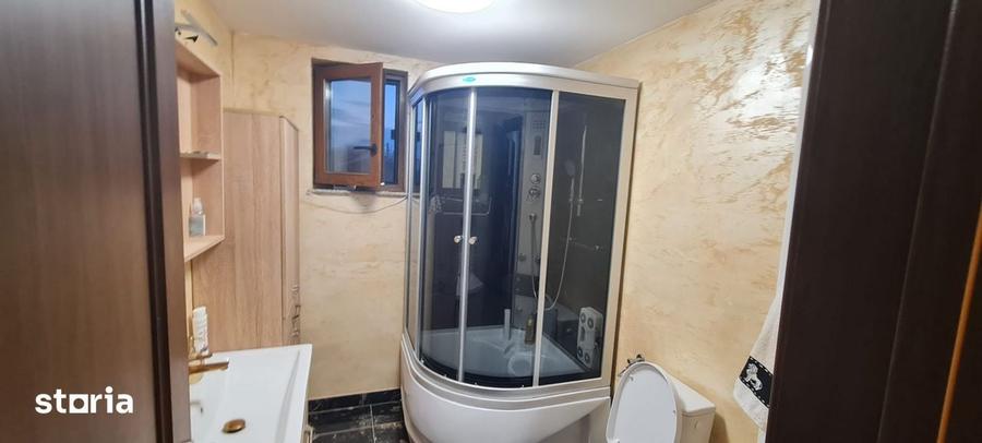 Casă cu 5 camere cu Teren 295 Mp în Central