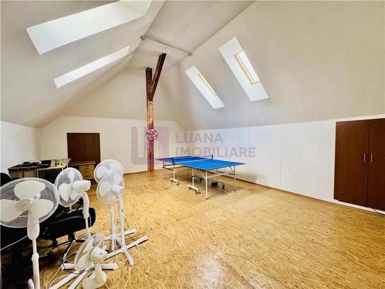 Casă individuală cu 8 camere cu Piscina în Calea Poplăcii