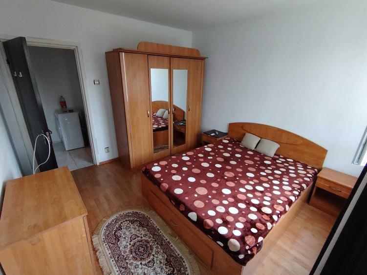 Apartament cu 2 camere semidecomandat în Gorjului