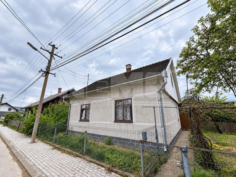 Casă individuală cu 3 camere cu Canalizare în Central