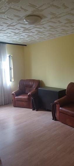 Apartament cu 3 camere decomandat în 1 Decembrie