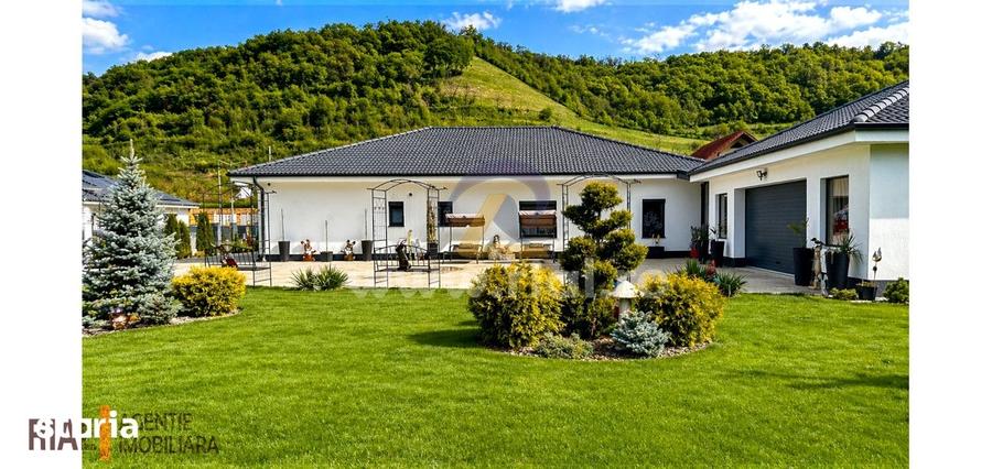 Casă cu 4 camere cu Teren 1141 Mp în Central