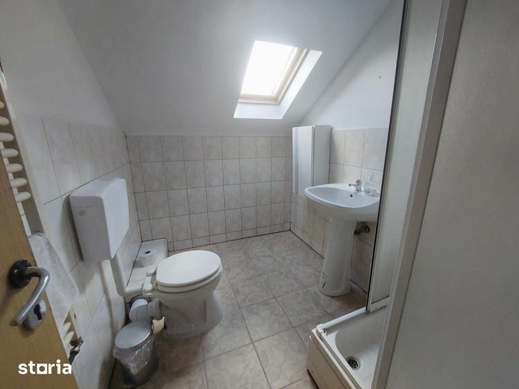 Casă cu 6 camere cu Teren 5995 Mp în Hidiș