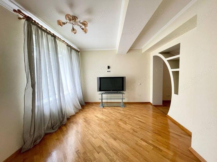 Apartament cu 3 camere decomandat în Planete