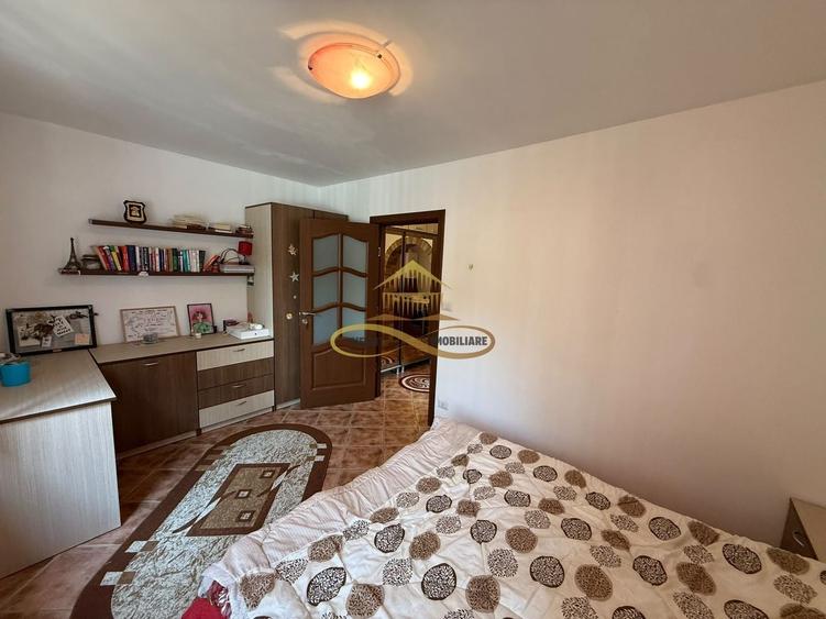 Apartament cu 3 camere decomandat, mobilat în Narcisa