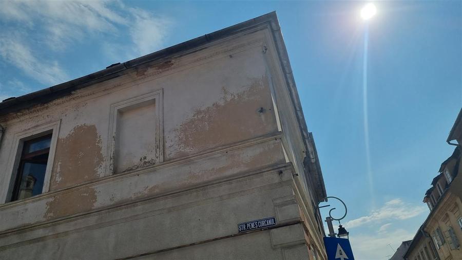 Apartament cu 2 camere semidecomandat, mobilat în Centrul Istoric