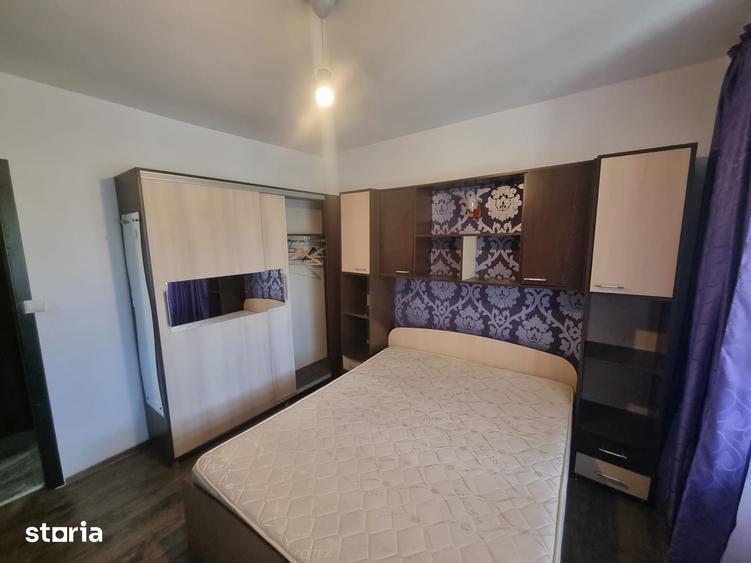 Apartament cu 3 camere decomandat în Podu Roș