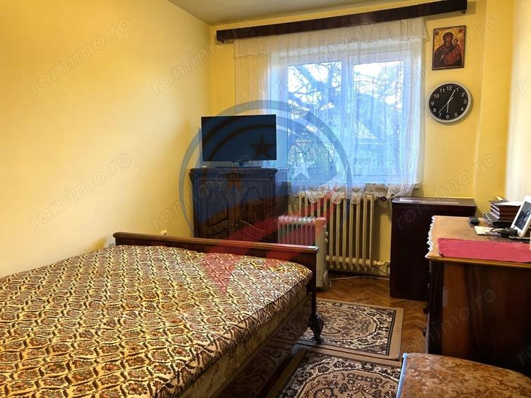 Apartament cu 3 camere decomandat în Siloz