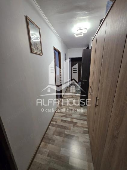 Apartament cu 4 camere decomandat în Central