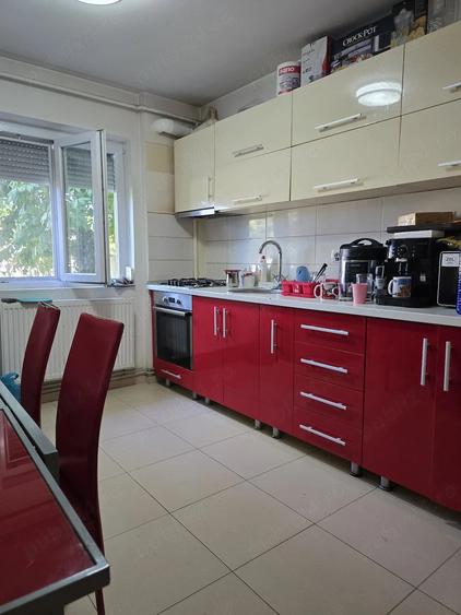 Apartament cu 3 camere semidecomandat în Gheorghe Lazăr