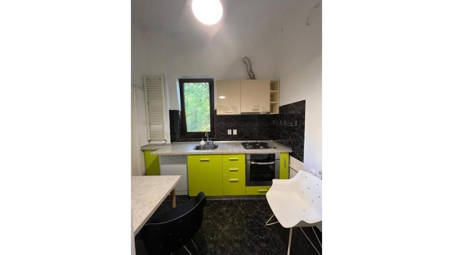 Apartament cu 4 camere decomandat în Primăverii