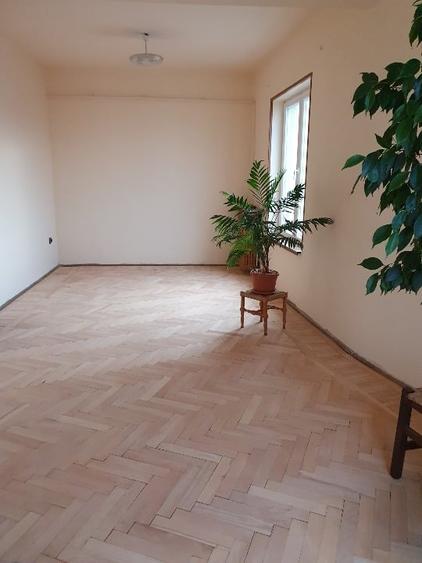 Apartament cu 2 camere decomandat în P-ța Romană
