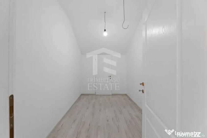 Casă cu 7 camere cu Teren 1446 Mp în Macea