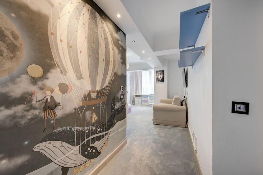 Penthouse cu 3 camere semidecomandat în Central
