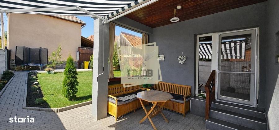 Casă cu 4 camere în Șura Mare