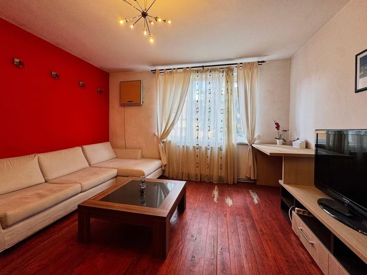 Apartament cu 2 camere semidecomandat, mobilat în Central