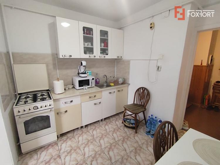 Apartament cu 3 camere decomandat, mobilat în Girocului