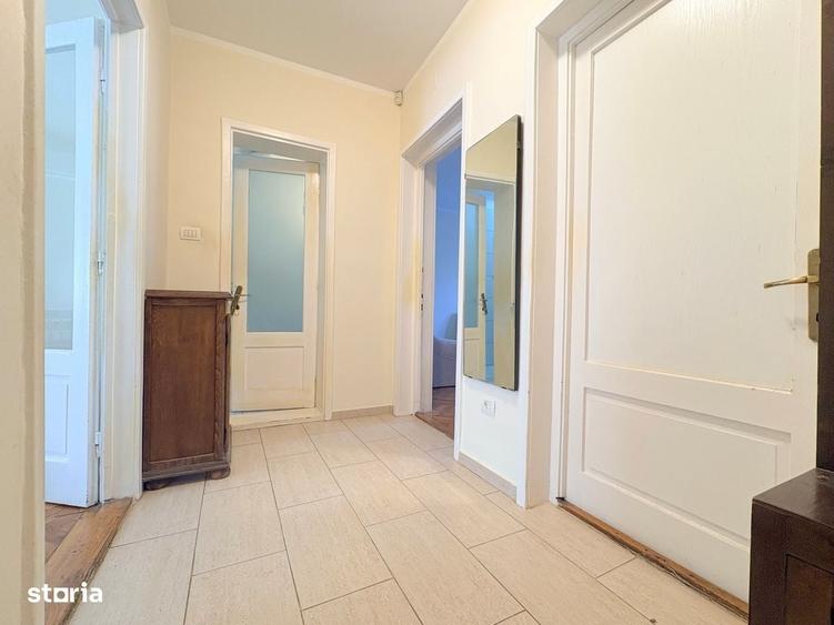 Apartament cu 3 camere decomandat în Medicină