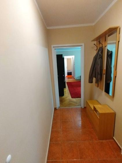 Apartament cu 2 camere semidecomandat în Girocului