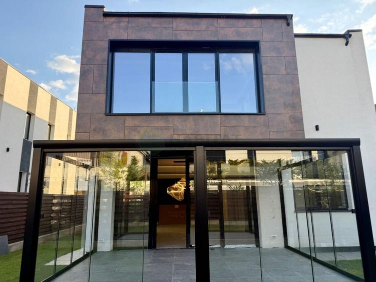 Casă individuală cu 5 camere cu Canalizare în Ostratu