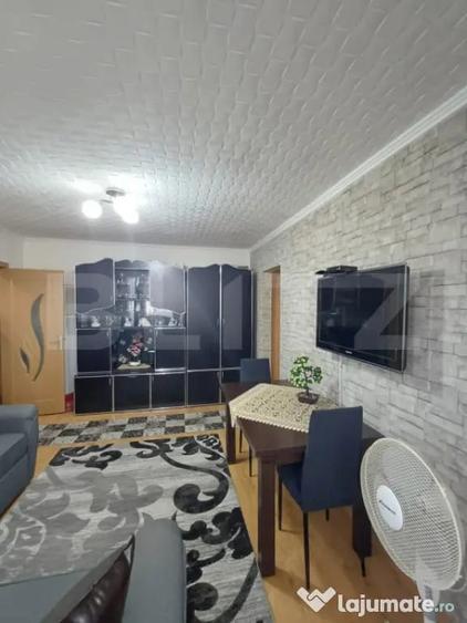 Apartament cu 3 camere semidecomandat în Central