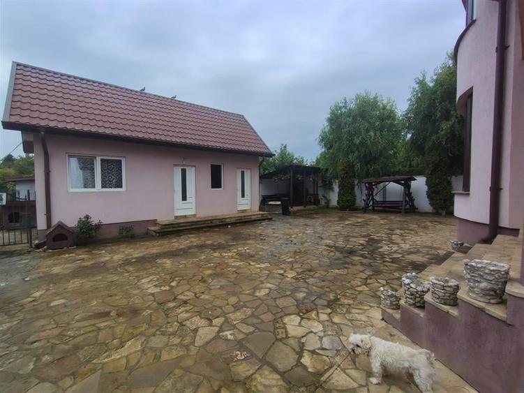 Casă individuală cu 5 camere cu Teren 1600 Mp în Moara