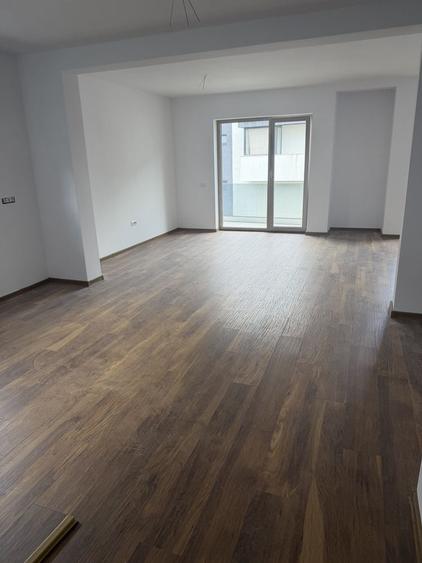 Garsonieră decomandată în Noua