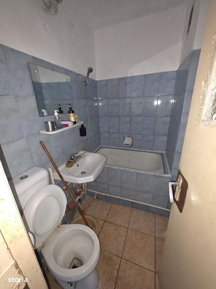Apartament cu 3 camere semidecomandat în Viziru 1