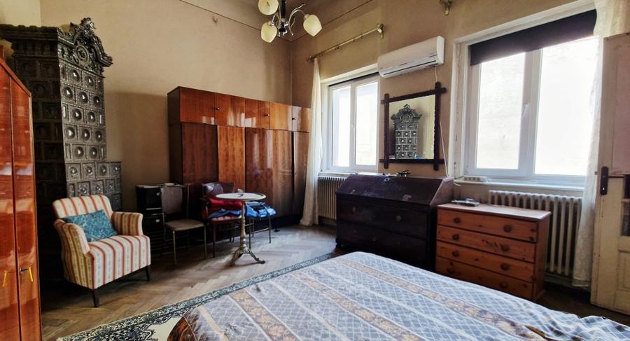 Apartament cu 5 camere semidecomandat în Dacia