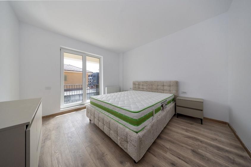 Apartament cu 2 camere semidecomandat, mobilat în Tractorul