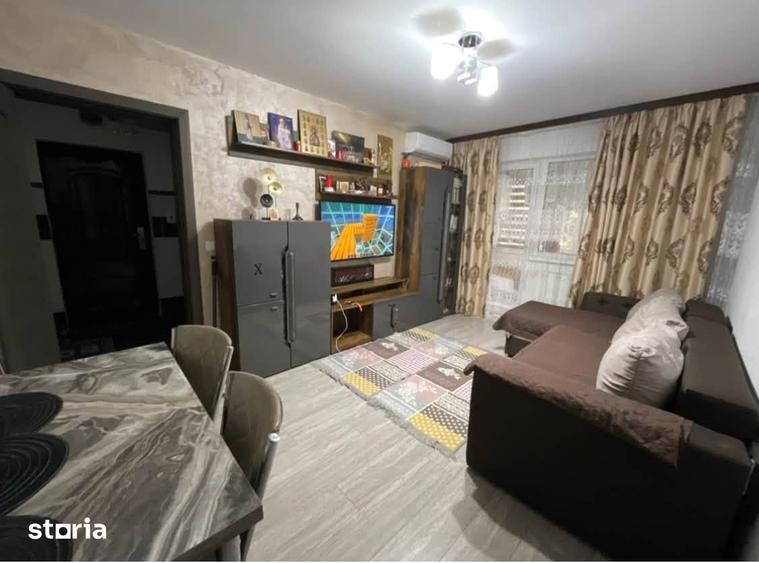 Apartament cu 3 camere semidecomandat în Sud