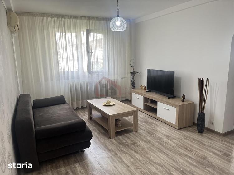 Apartament cu 3 camere semidecomandat în Tei