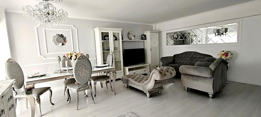 Apartament cu 3 camere decomandat în Piața Centrală
