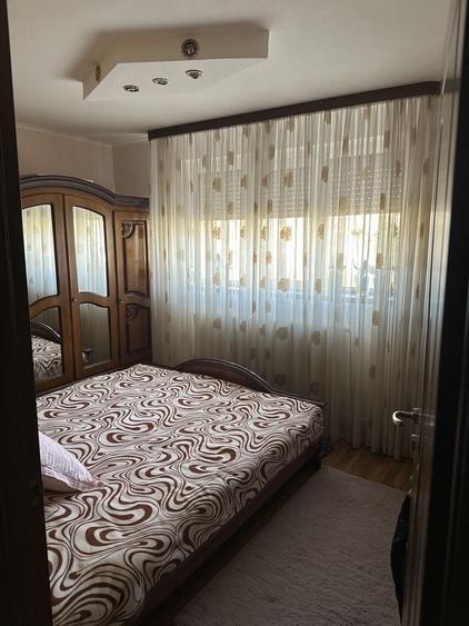 Apartament cu 3 camere semidecomandat în Micro 11