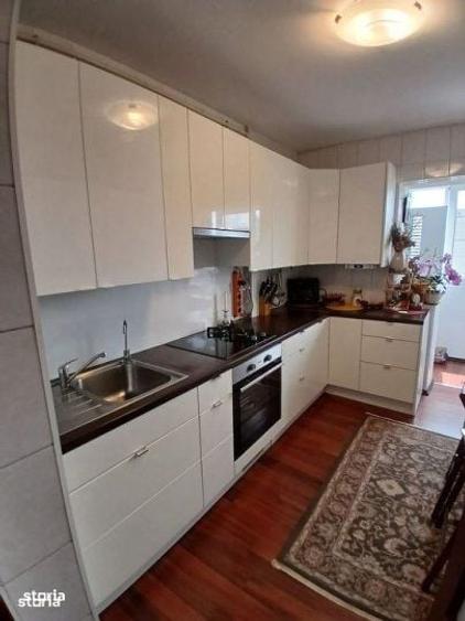 Apartament cu 4 camere decomandat, mobilat în Apărătorii Patriei