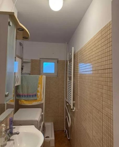 Apartament cu 2 camere semidecomandat, mobilat în Panduri