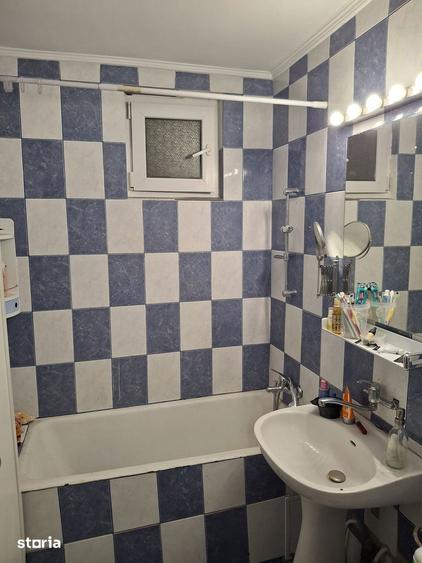 Apartament cu 3 camere semidecomandat în Giulești