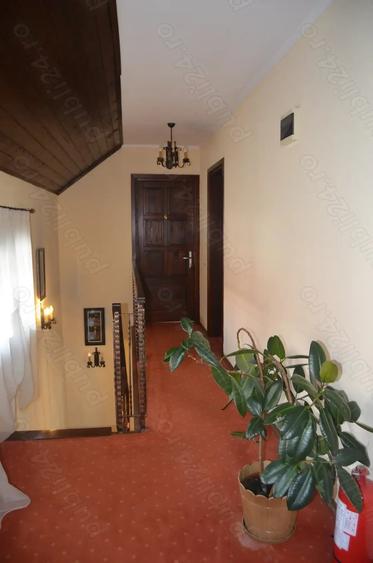 Casă cu 6 camere cu Teren 580 Mp în Valea Alba