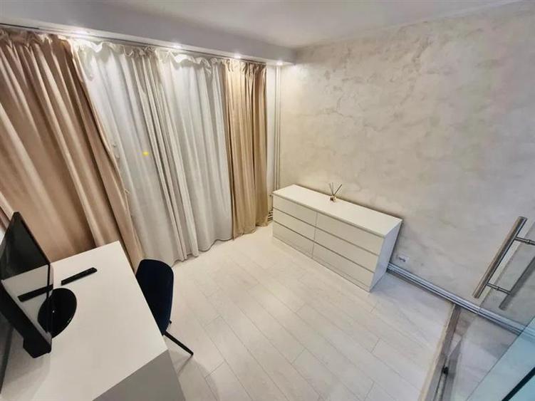 Apartament cu 3 camere decomandat, mobilat în Central