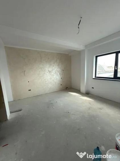 Casă cu 4 camere cu Teren 380 Mp în Central