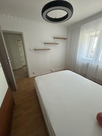Apartament cu 3 camere decomandat, mobilat în Central