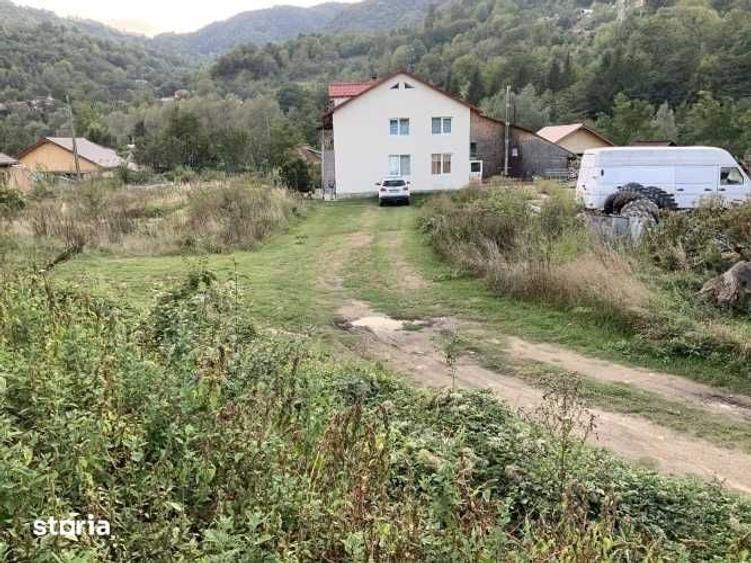 Teren de 2130 mp, în Siriu