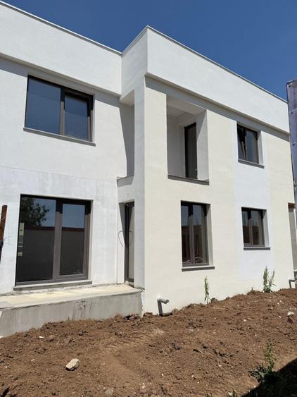 Casă individuală cu 5 camere cu Canalizare în Chiajna