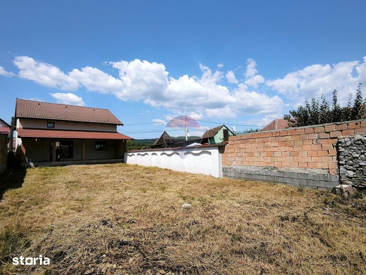 Casă cu 4 camere cu Teren 401 Mp în Hoghilag