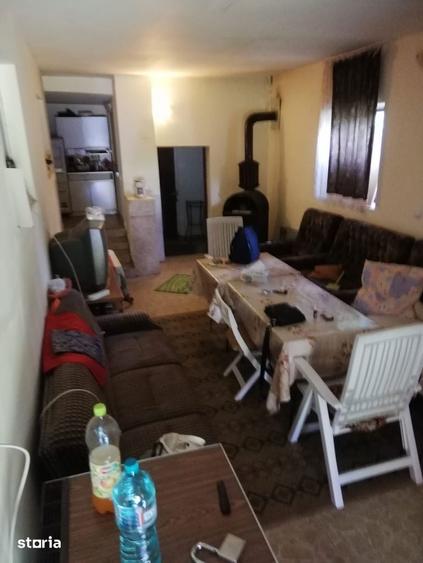 Casă cu 5 camere cu Teren 3908 Mp în Central