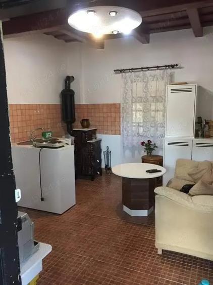 Casă cu 4 camere în Căinelu de Sus